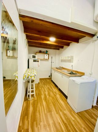 Se alquila habitación tipo loft con baño y cocina