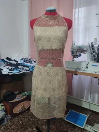 Vestido corto de fiesta oro