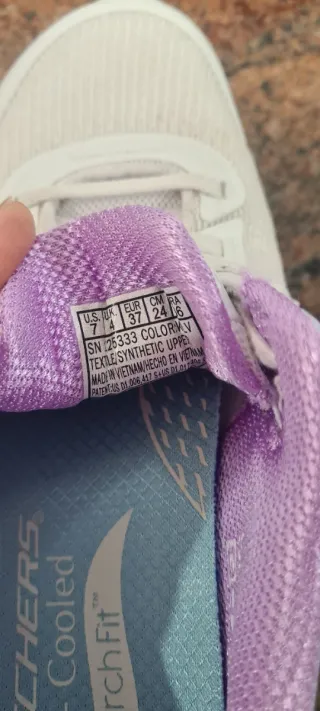 Skechers blancas y lilas, casi nuevas