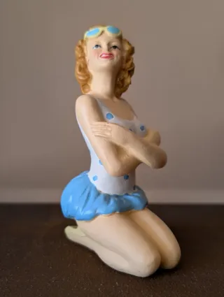 Figura Pin-up Mujer Gafas Sol