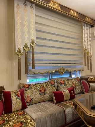 Salón Marroquí Tapizado Dorado y Rojo