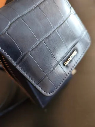 Bolso Parfois azul efecto piel cocodrilo