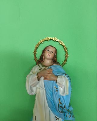 Statuetta religiosa della Vergine Maria con angeli