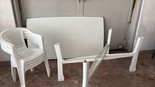 Tavolo da esterno in resina bianco piu 4 sedie