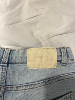 Pantalón corto vaquero desgastado