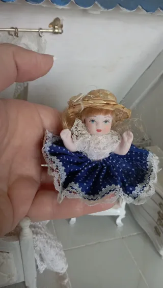 Mini Bambolina Porcellana Seduta (Blu Pois)