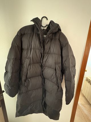 Chaqueta de plumas negra