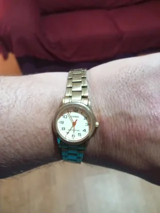 Reloj Casio Dorado Seminuevo