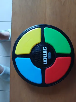 Juego de Memoria Simon  de "Hasbro Gaming".