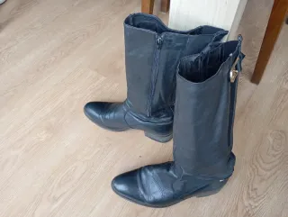 Botas de piel caña alta negras