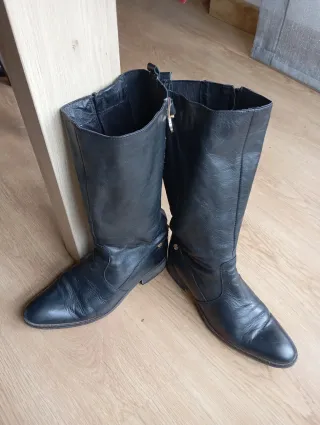 Botas de piel caña alta negras