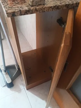 Mueble de cocina con encimera de mármol