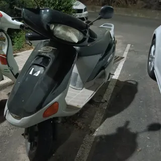 Scooter Honda Negra y Gris