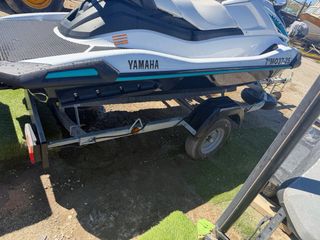 Moto de agua Yamaha VX-EX casi nueva