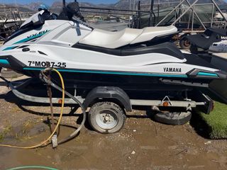 Moto de agua Yamaha VX-EX casi nueva