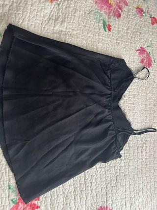 Blusa negra con encaje