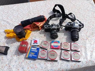 Cámara Nikon FA con accesorios Cámara Nikon FE 2