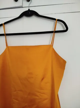 Vestido naranja satinado