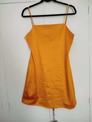 Vestido naranja satinado