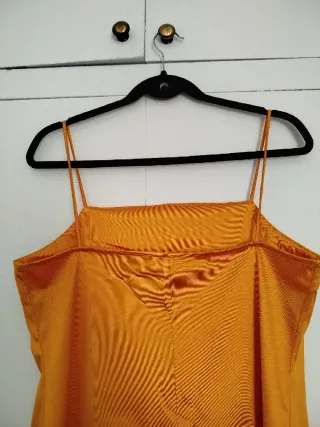 Vestido naranja satinado