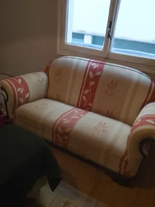 Sofá antiguo tela beige y rojo