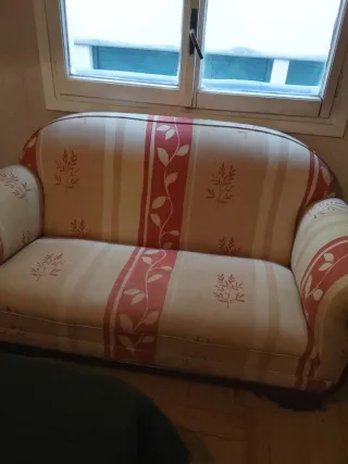 Sofá antiguo tela beige y rojo