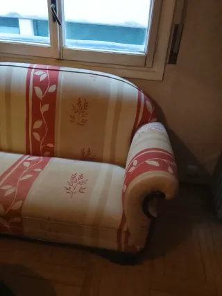 Sofá antiguo tela beige y rojo