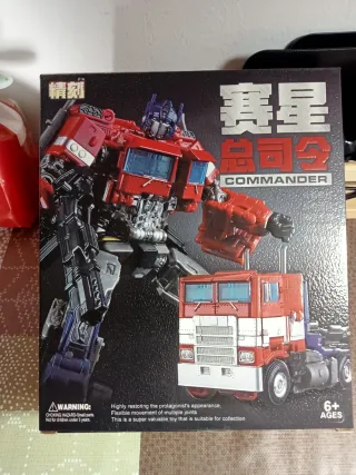 Commander robot trasformabile