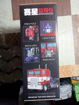 Commander robot trasformabile