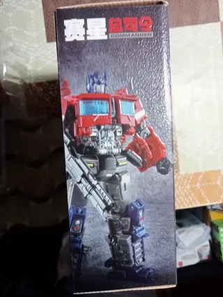 Commander robot trasformabile