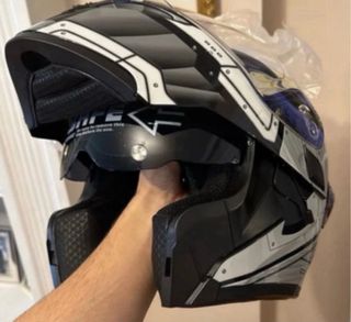 Casco de moto diseño futurista talla M nuevo