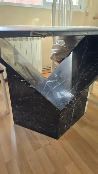 Mesa de salón de mármol negro