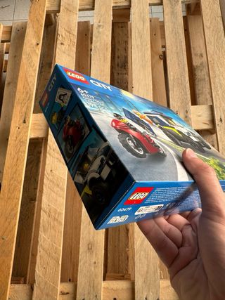 LEGO City Carrinha Transporte Prisioneiros