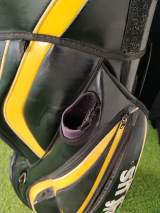 Bolsa de palos de golf negra y amarilla