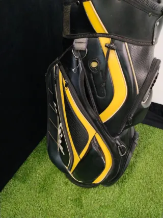 Bolsa de palos de golf negra y amarilla