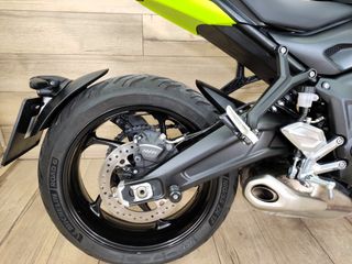 TRIUMPH TRIDENT 660 CARNÉ A2