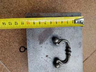 Antigua caja de caudales metálica