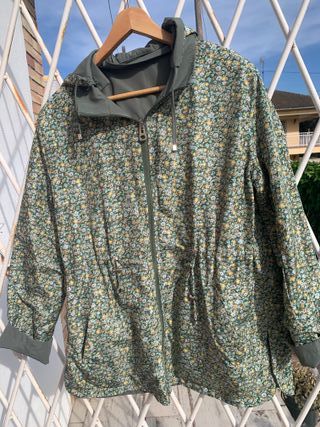 Chaqueta reversible floral verde