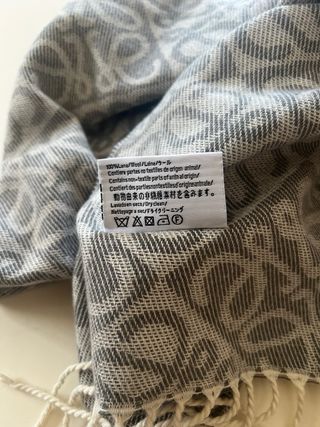 Bufanda Loewe Gris y Blanca