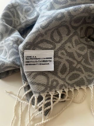 Bufanda Loewe Gris y Blanca