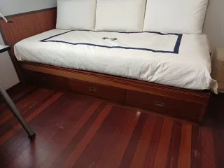 Cama con almacenamiento