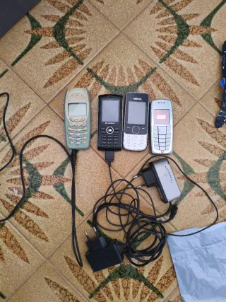 Lote 4 Móviles Nokia y otros