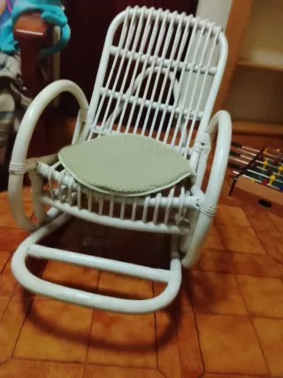 Mecedora infantil de mimbre