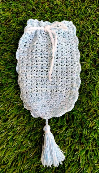 Limonsera de ganchillo azul con borla