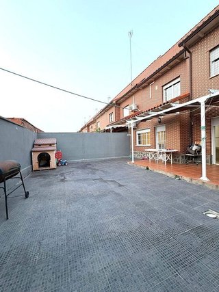 Casa adosada en venta en Yeles