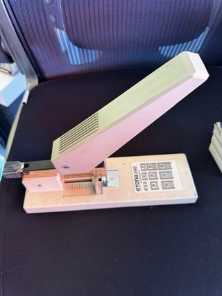Grapadora Profesional Etona 260 Grapas incluidas.