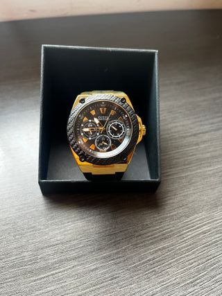 Reloj Guess Sport Dorado y Negro
