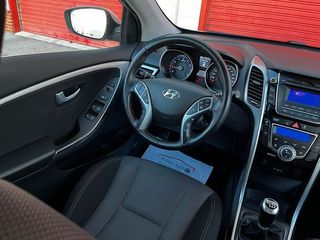 Hyundai i30 1.4 Tecno S Sky