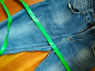 Jeans donna strappi ginocchio taglia 44