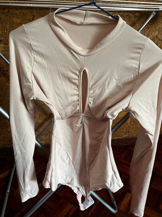 Body negro manga larga con escote